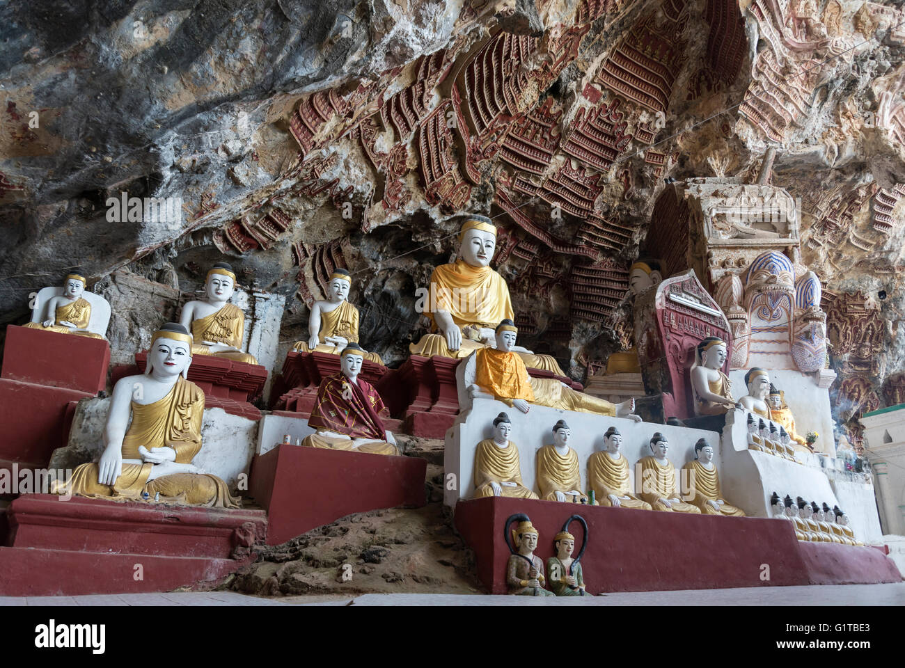 Kaw-goon (or Kawgun) Cave Temple, Mon State, Burma (Myanmar) Stock Photo