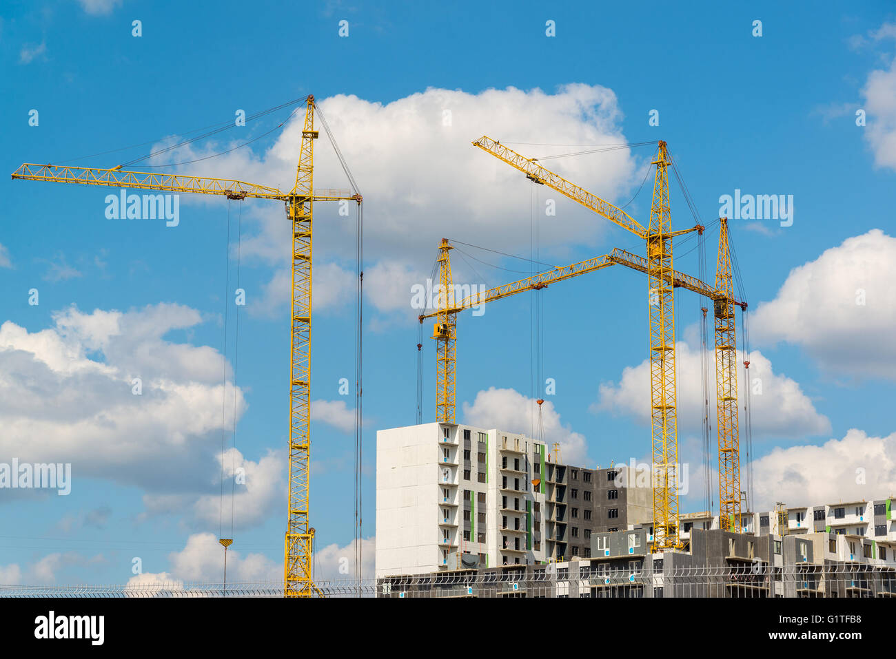 Buildings many windows hi-res stock photography and images - Alamy