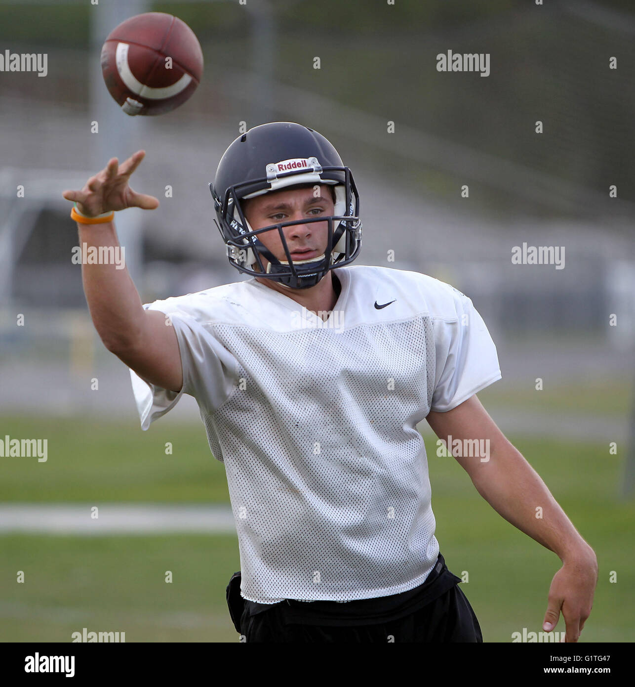 April 29, 2016 - Land O'Lakes, Florida, U.S. - BRENDAN FITTERER | Times.Quarterback Spencer Childress passes during spring football practice drills at Land O'Lakes High School Thursday (4/28/16) (Credit Image: © Brendan Fitterer/Tampa Bay Times via ZUMA Wire) Stock Photo