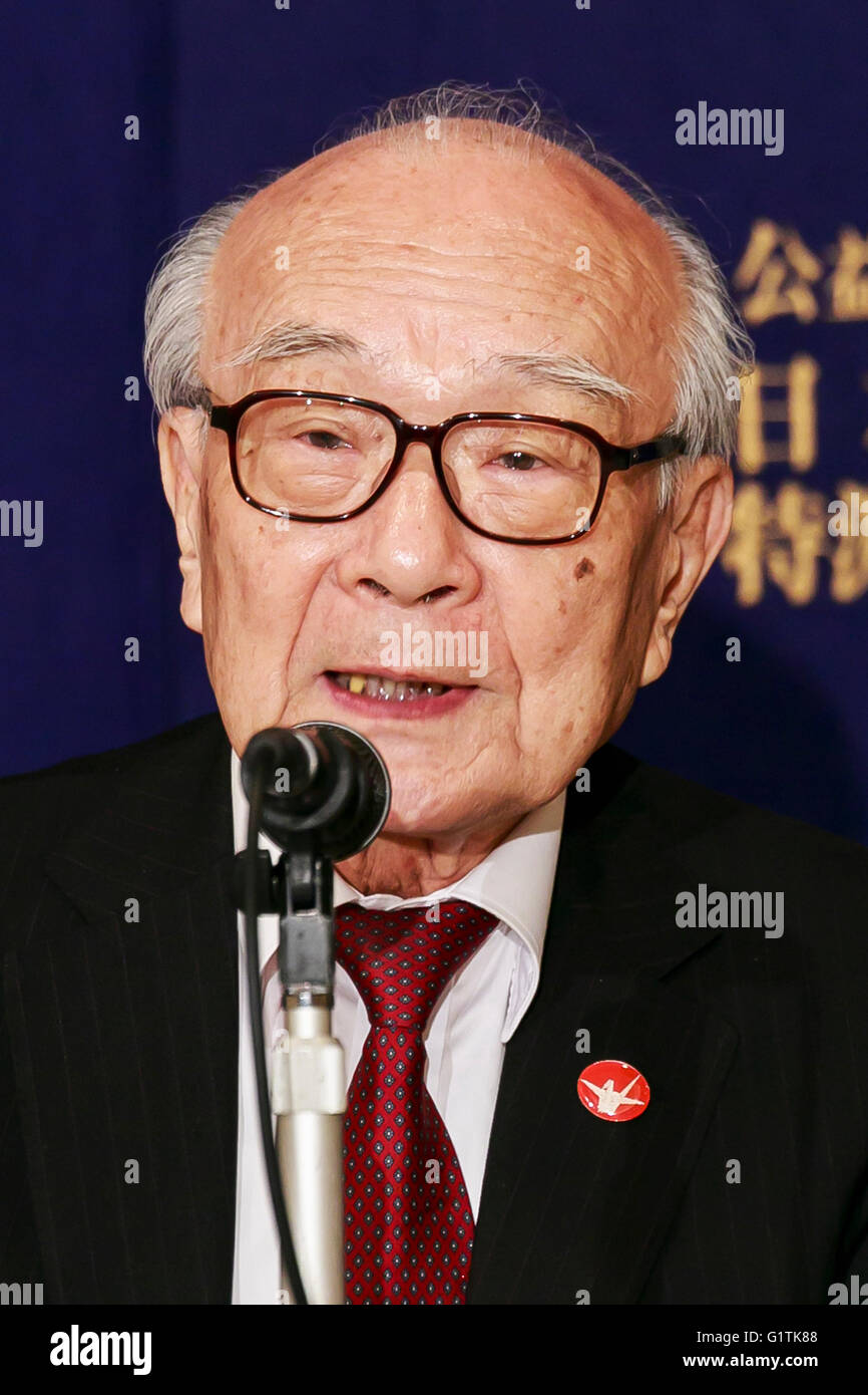 Tokyo, Japan. 19th May, 2016. Terumi Tanaka, Hibakusha and Secretary General of Nihon Hidankyo (Japan Confederation of A- and H-Bomb Sufferers Organisations) speaks during a press conference at The Foreign Correspondents' Club of Japan on May 19, 2016, Tokyo, Japan. Obama will be visiting Hiroshima on May 27, the final day of the G7 Ise-shima Summit, becoming the first sitting American president to visit the A-bombed city. Credit:  Rodrigo Reyes Marin/AFLO/Alamy Live News Stock Photo