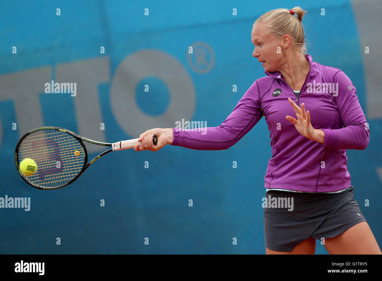 Nuremberg, Germany. 19th May, 2016. Kiki Bertens of the Netherlands in action against Irina Falconi of the USA in a quarter finals match during the WTA Tennis Tournament in Nuremberg, Germany, 19 May 2016. Falconi had to forfeit due to an injury. Photo: DANIEL KARMANN/dpa/Alamy Live News Stock Photo