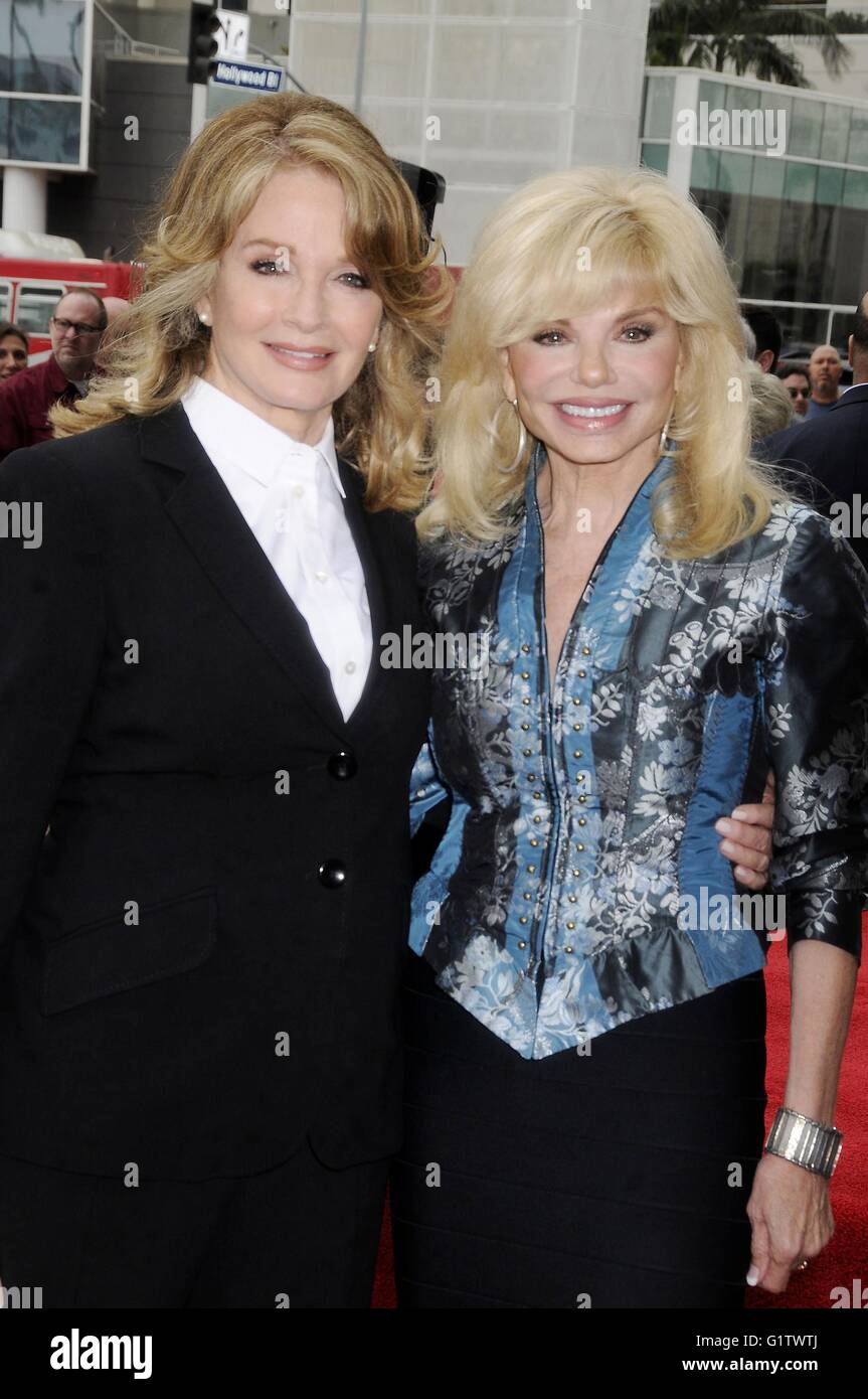 Los Angeles, CA, USA. 19th May, 2016. Deidre Hall, Loni Anderson at the induction ceremony for Star on the Hollywood Walk of Fame for Deidre Hall, Hollywood Boulevard, Los Angeles, CA May 19, 2016. Credit:  Michael Germana/Everett Collection/Alamy Live News Stock Photo