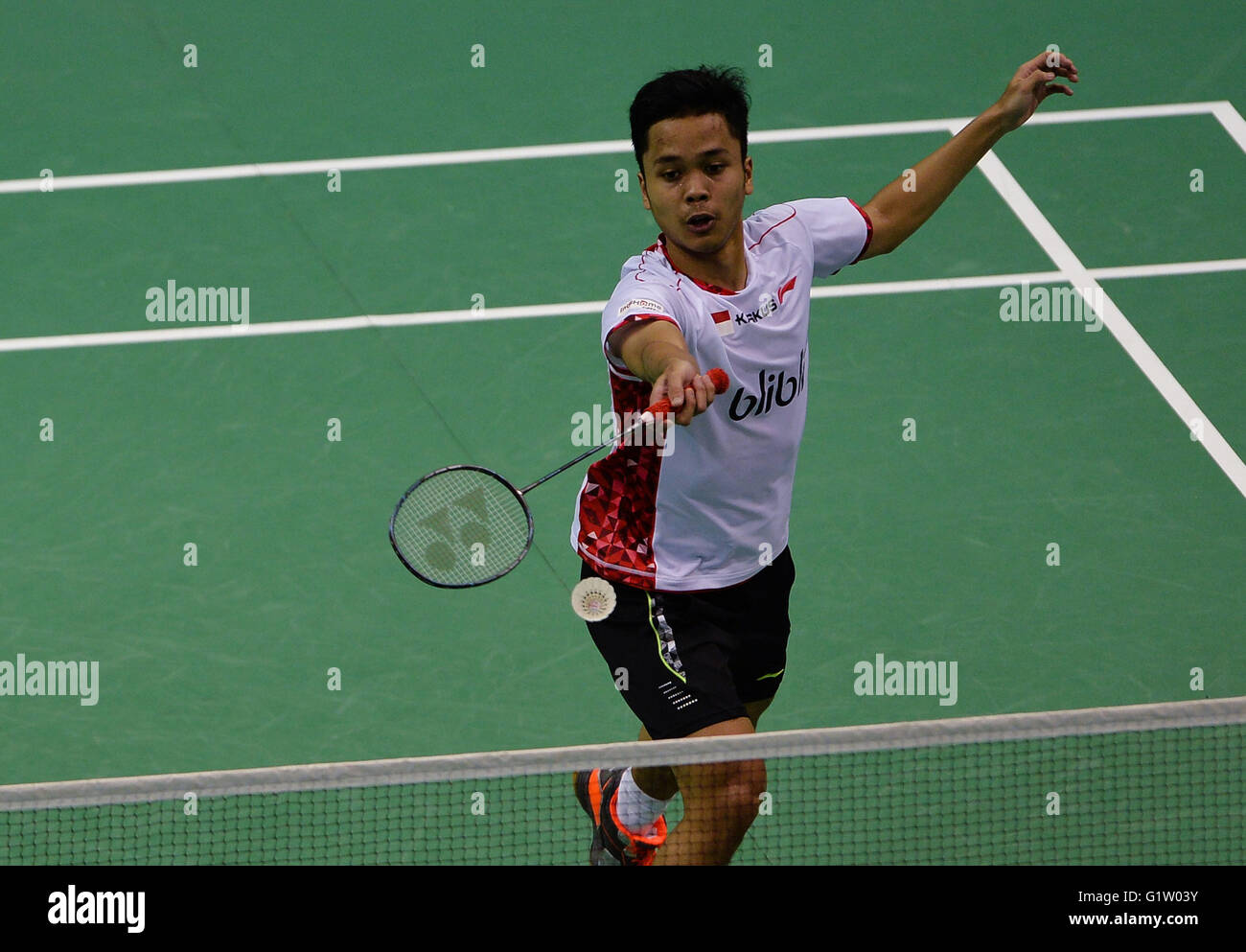 Kunshan, China's Jiangsu Province. 20th May, 2016. Ginting Anthony of Indonesia competes during the men's singles match against Lee Dong Keun of South Korea in the semifinal match at the Thomas Cup badminton championship in Kunshan, east China's Jiangsu Province, May 20, 2016. Ginting Anthony won 2-0 and Indonesia won 3-1. © Ji Chunpeng/Xinhua/Alamy Live News Stock Photo