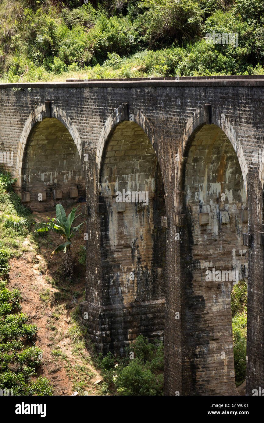 Sri Lanka, train travel, Ella, Highland Railway Demodara 9 Arches Bridge Stock Photo