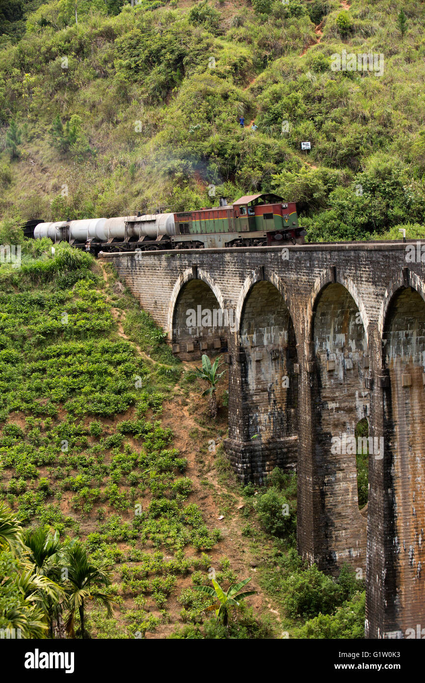 Sri Lanka, train travel, Ella, Highland Railway train passing over Demodara 9 Arches Bridge Stock Photo