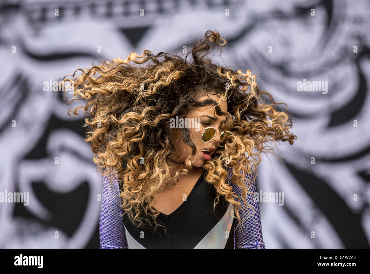 Ella Eyre at Glastonbury Festival Stock Photo