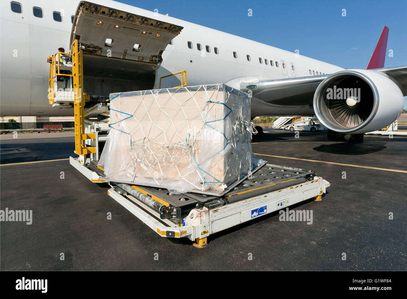 Loading platform of air freight to the aircraft Stock Photo - Alamy