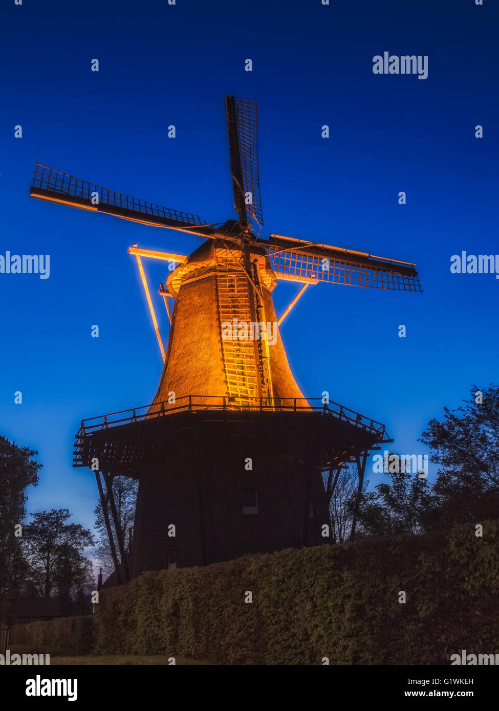 Blue hour windmill photo of de Zaandhaas windmill in Santpoort