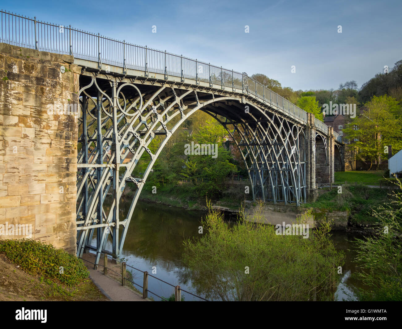 The Iron Bridge Over The River Severn In The Ironbridge Gorge Shropshire England Uk A 30 Metre Span Of Cast Iron Stock Photo Alamy
