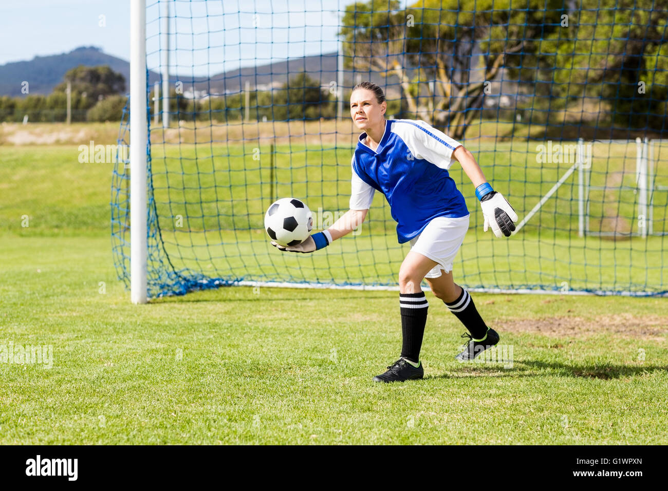 Soccer goalie throw hires stock photography and images Alamy