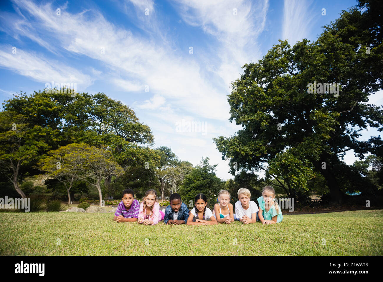 Kids smiling hi-res stock photography and images - Alamy
