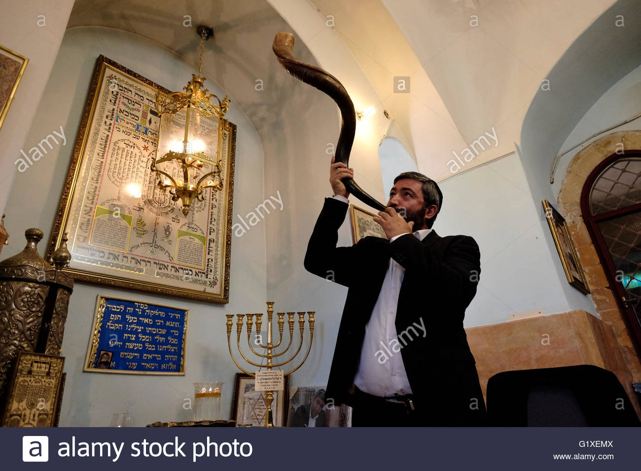 Blowing The Shofar Stock Photos & Blowing The Shofar Stock Images Alamy