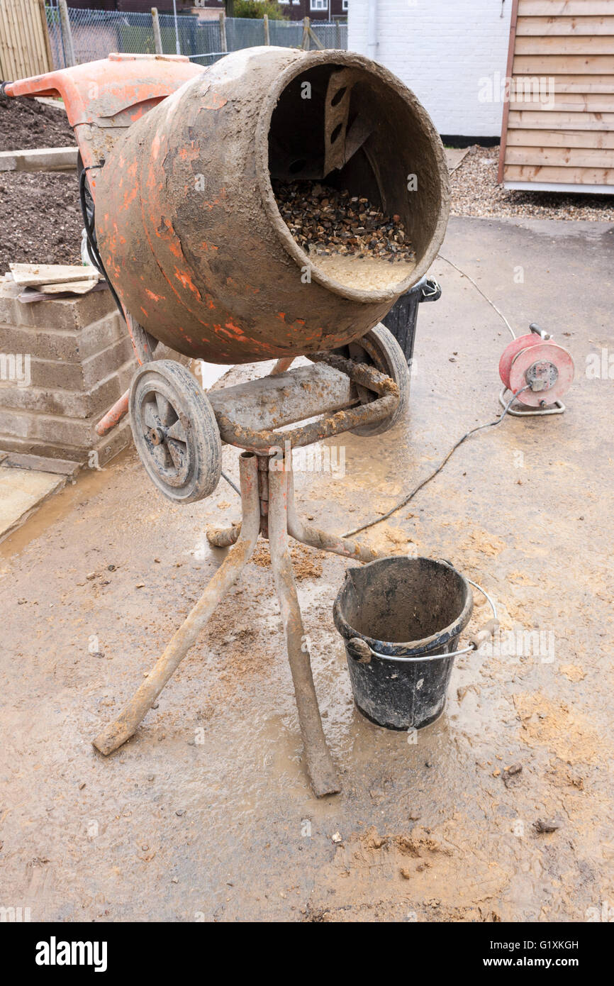 Cement mixer hires stock photography and images Alamy