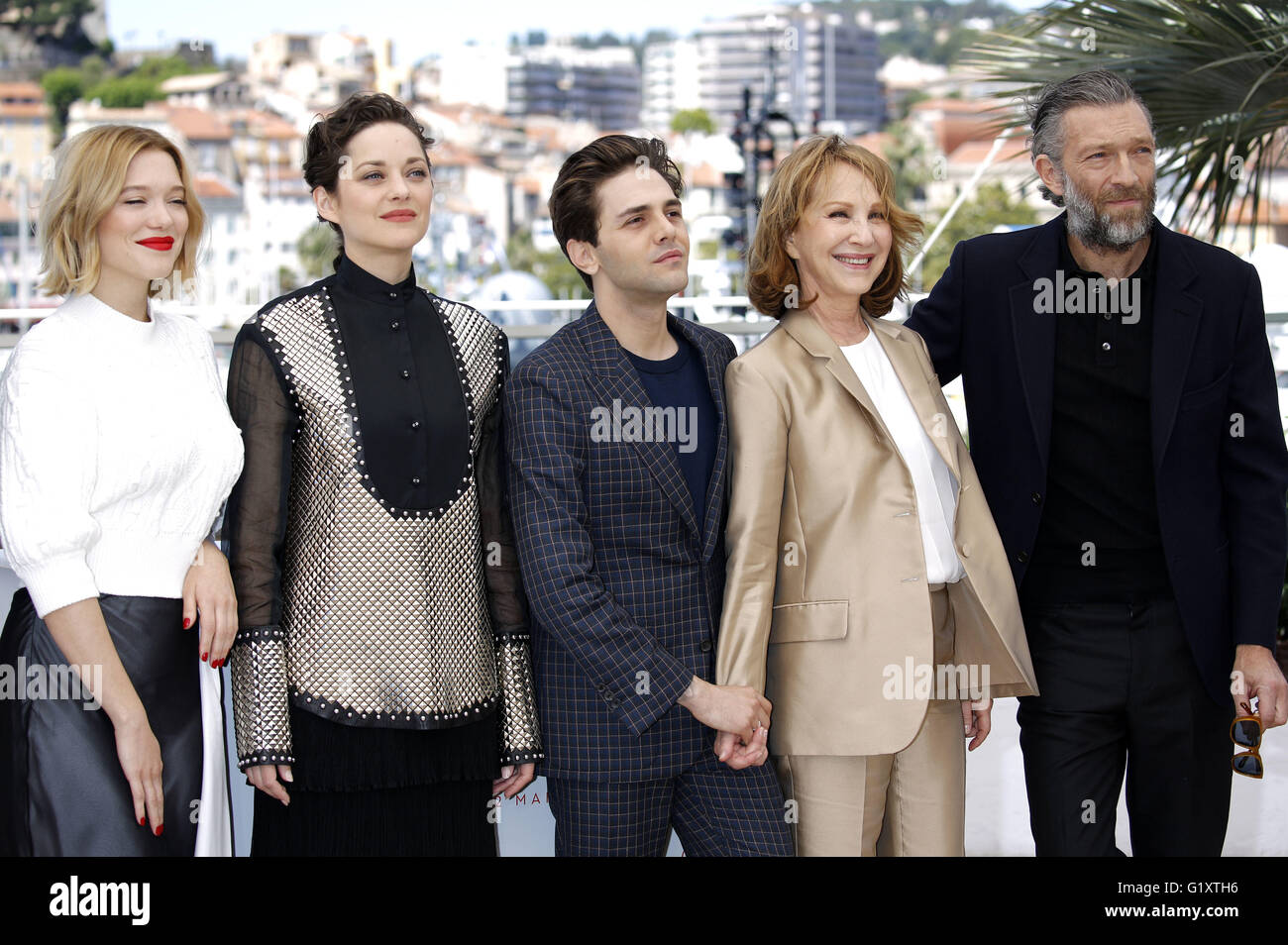 Lea Seydoux Marion Cotillard Xavier Dolan Nathalie Baye And Vincent Cassel At The Juste La Fin Du Monde Photocall During The 69th Cannes Film Festival At The Palais Des Festivals On May