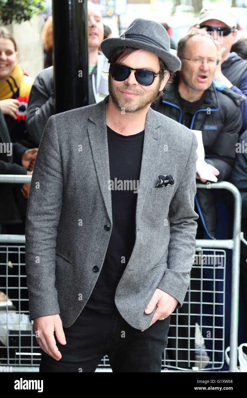 London, UK. Gaz Coombes at Ivor Novello Awards at the Grosvenor House Hotel, Park Lane, London on May 19th 2016. Ref: LMK73 -60315-200516 Keith Mayhew/Landmark Media.  WWW.LMKMEDIA.COM. Stock Photo