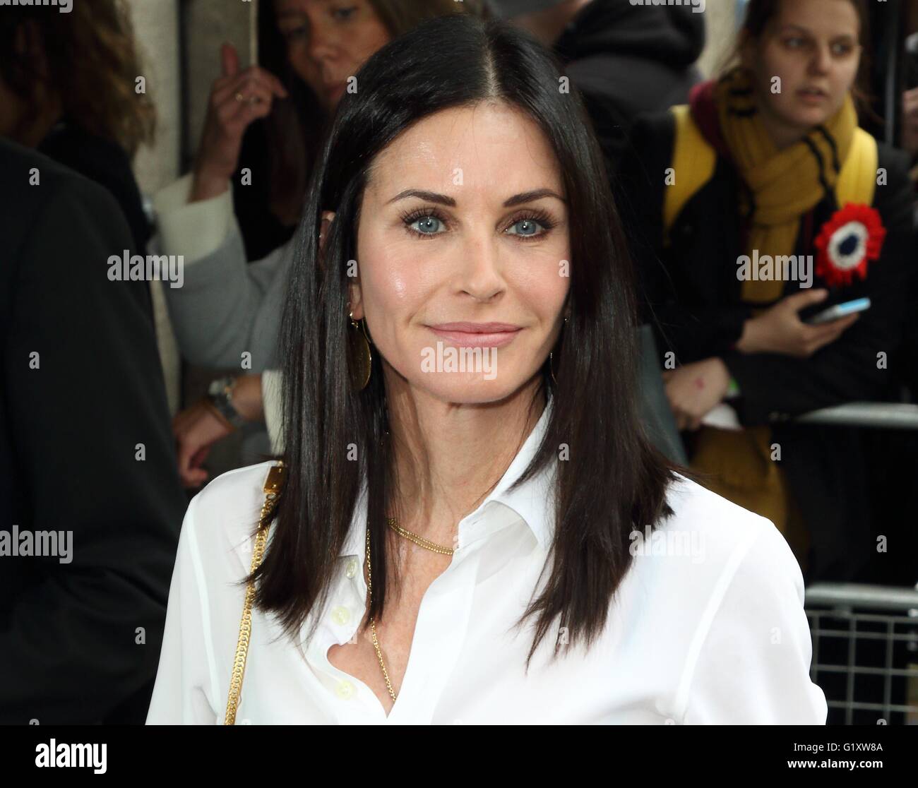 London, UK. Courteney Cox at Ivor Novello Awards at the Grosvenor House Hotel, Park Lane, London on May 19th 2016. Ref: LMK73 -60315-200516 Keith Mayhew/Landmark Media.  WWW.LMKMEDIA.COM. Stock Photo
