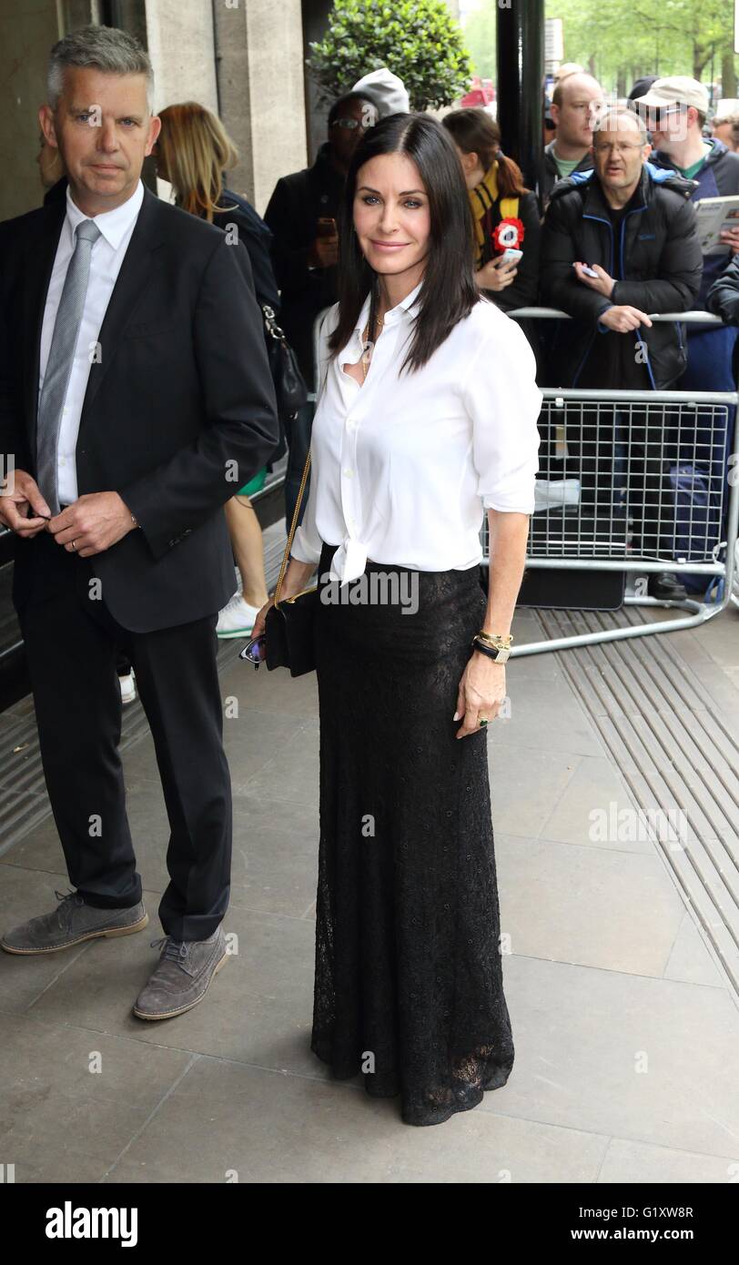 London, UK. Courteney Cox at Ivor Novello Awards at the Grosvenor House Hotel, Park Lane, London on May 19th 2016. Ref: LMK73 -60315-200516 Keith Mayhew/Landmark Media.  WWW.LMKMEDIA.COM. Stock Photo