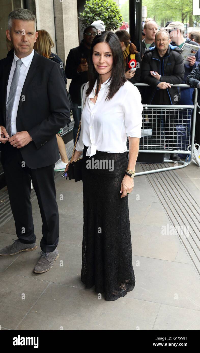 London, UK. Courteney Cox at Ivor Novello Awards at the Grosvenor House Hotel, Park Lane, London on May 19th 2016. Ref: LMK73 -60315-200516 Keith Mayhew/Landmark Media.  WWW.LMKMEDIA.COM. Stock Photo