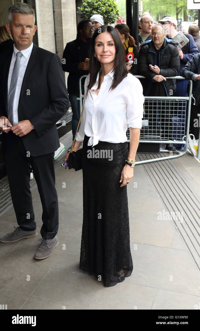London, UK. Courteney Cox at Ivor Novello Awards at the Grosvenor House Hotel, Park Lane, London on May 19th 2016. Ref: LMK73 -60315-200516 Keith Mayhew/Landmark Media.  WWW.LMKMEDIA.COM. Stock Photo