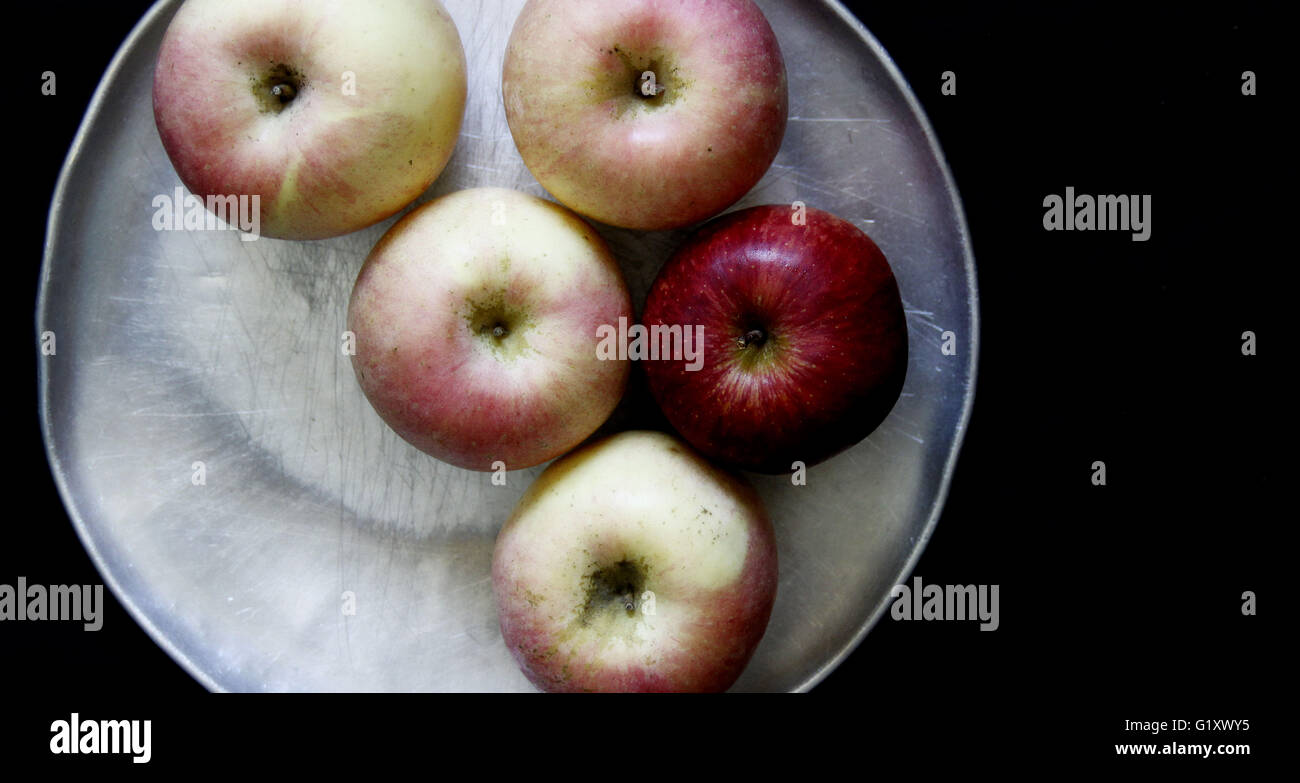 August 13, 2013 - Sanlucar De Barrameda, Cadiz, Spain - Image on a plate with apples.Imagen sobre un plato con manzanas (Credit Image: © Elisabeth Buzon Alvarez via ZUMA Wire) Stock Photo