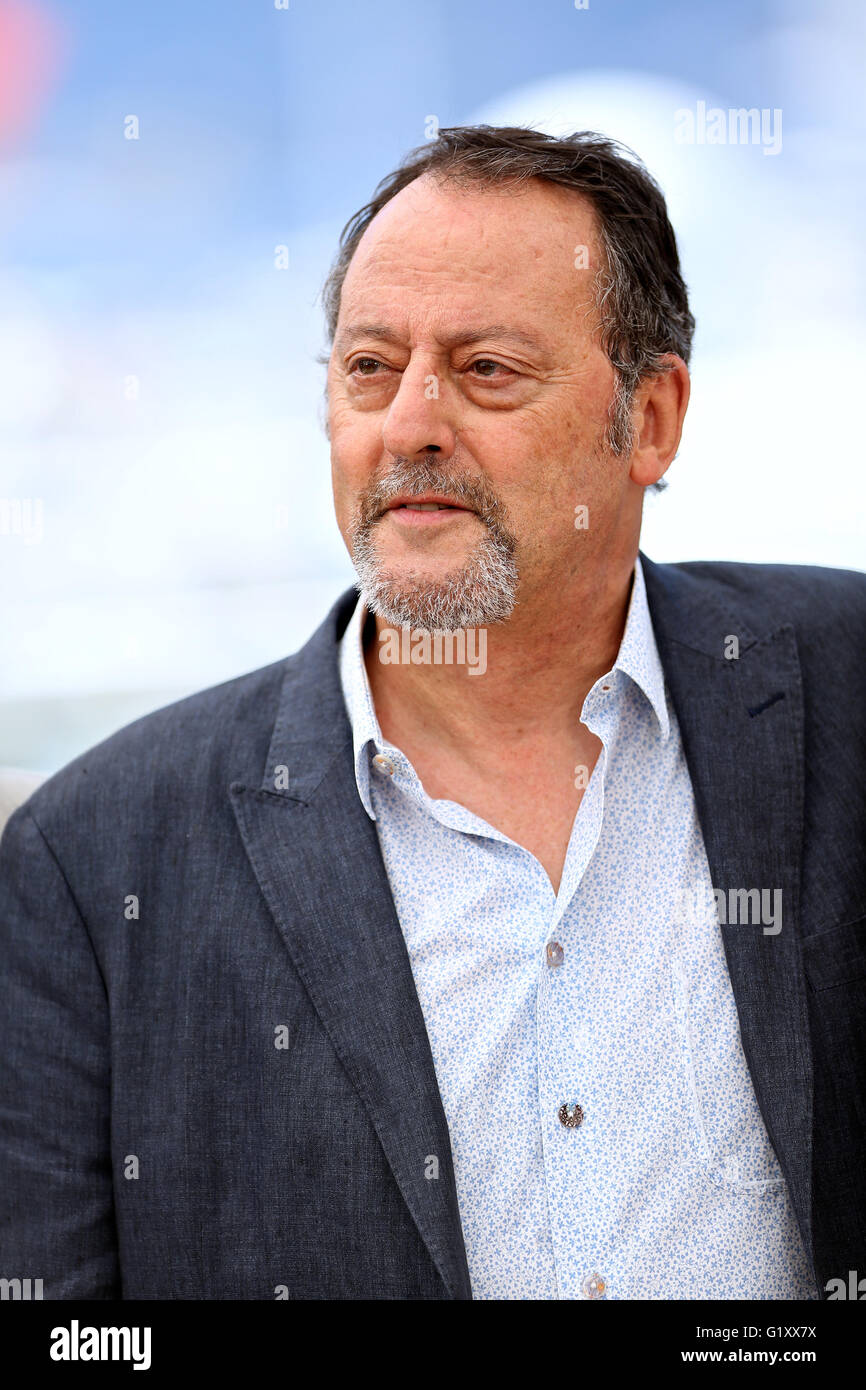 Cannes, France. 20th May, 2016. Cast member Jean Reno poses during a photocall for the film 'The Last Face' in competition at the 69th Cannes Film Festival in Cannes, France, on May 20, 2016. Credit:  Xinhua/Alamy Live News Stock Photo