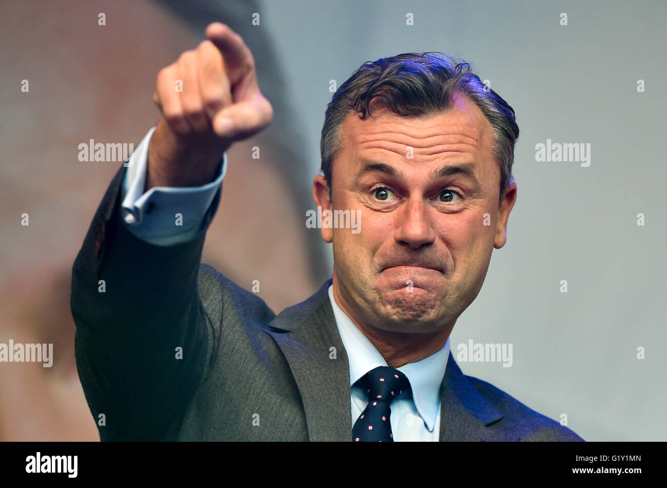 Vienna, Austria. 20th May, 2016. Norbert Hofer, candidate for presidential elections of Austria's Freedom Party, attends the final election campaign event in Vienna, Austria, May 20, 2016. Credit:  Qian Yi/Xinhua/Alamy Live News Stock Photo