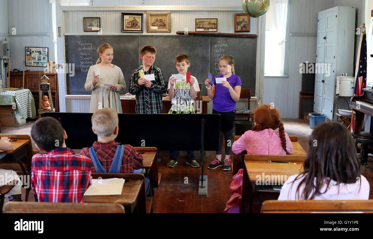 Miles, Iowa, USA. 19th May, 2016. The top four students in the Spelling
