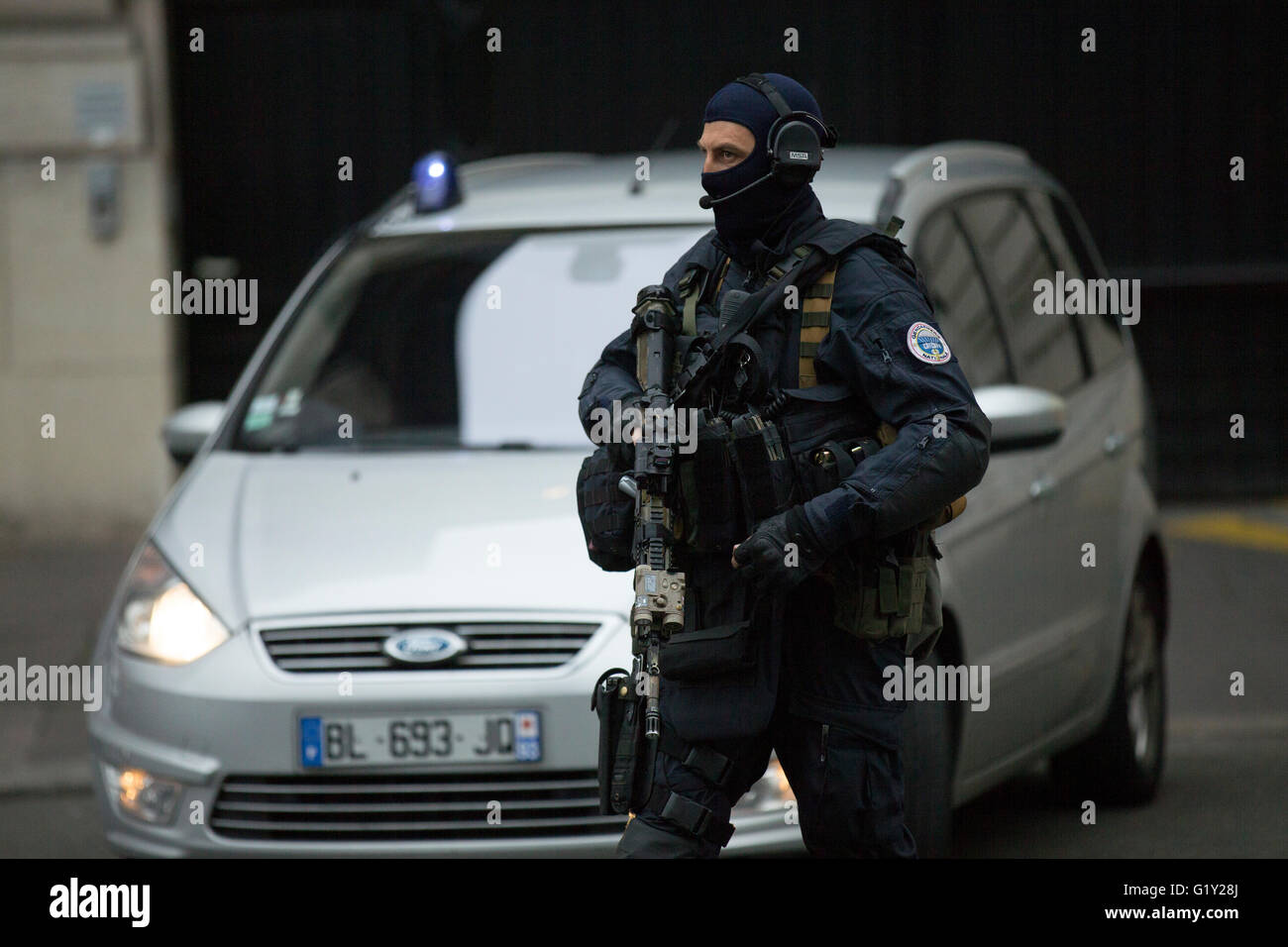 Paris, Paris. 20th May, 2016. Police stand guard outside the courthouse where Salah Abdeslam, the surviving suspect of last November's deadly Paris attacks, face questioning in Paris, France on May 20, 2016. Salah Abdeslam, the surviving suspect of last November's deadly Paris attacks, Friday appeared before a French anti-terror court for a first questioning, local media reported. © Michel Tiers/Xinhua/Alamy Live News Stock Photo
