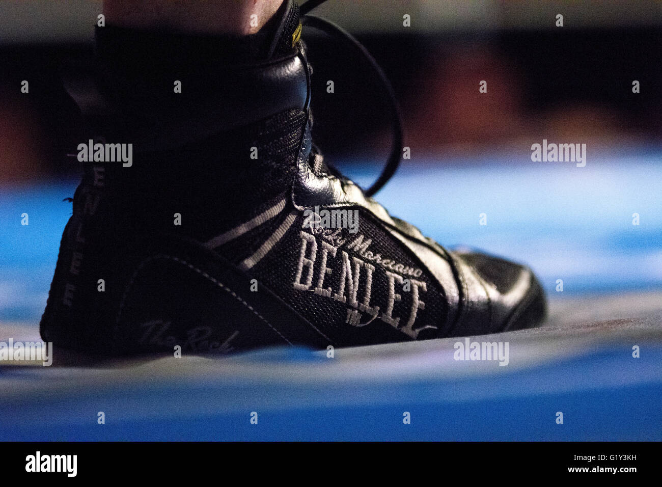 Gijon, Spain. 21st May, 2016. Shoes of Spanish boxer Jose Fandiño during the fourth boxing match against Armenian boxer Adibek Artenyan of the fight night of Spanish national featherweight boxing championships at Sports Center on May 21, 2016 in Gijon, Spain. Credit: David Gato/Alamy Live News Stock Photo