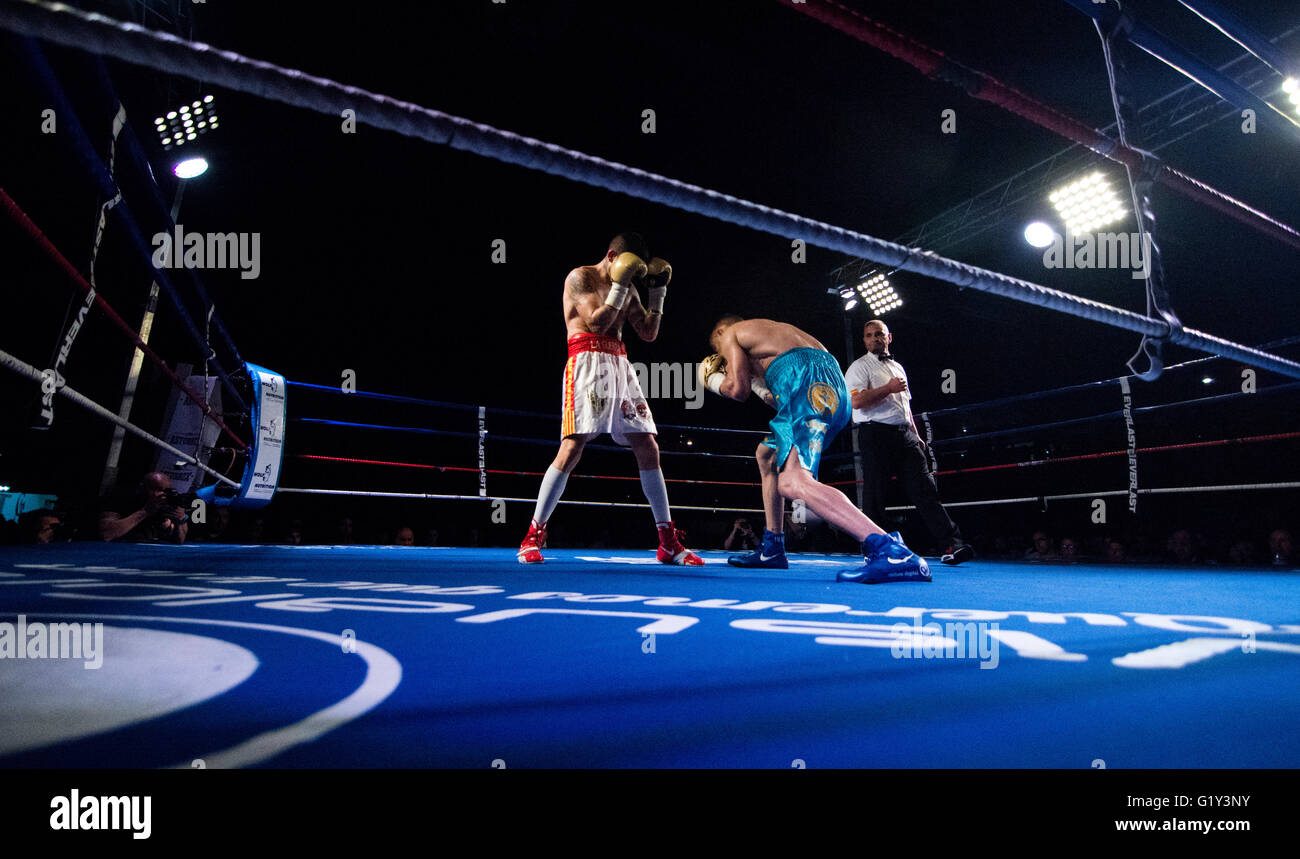 Gijon, Spain. 21st May, 2016. Juancho Gonzalez and Marc Vidal during the boxing match of Spanish national featherweight boxing championships at Sports Center on May 21, 2016 in Gijon, Spain. Credit: David Gato/Alamy Live News Stock Photo