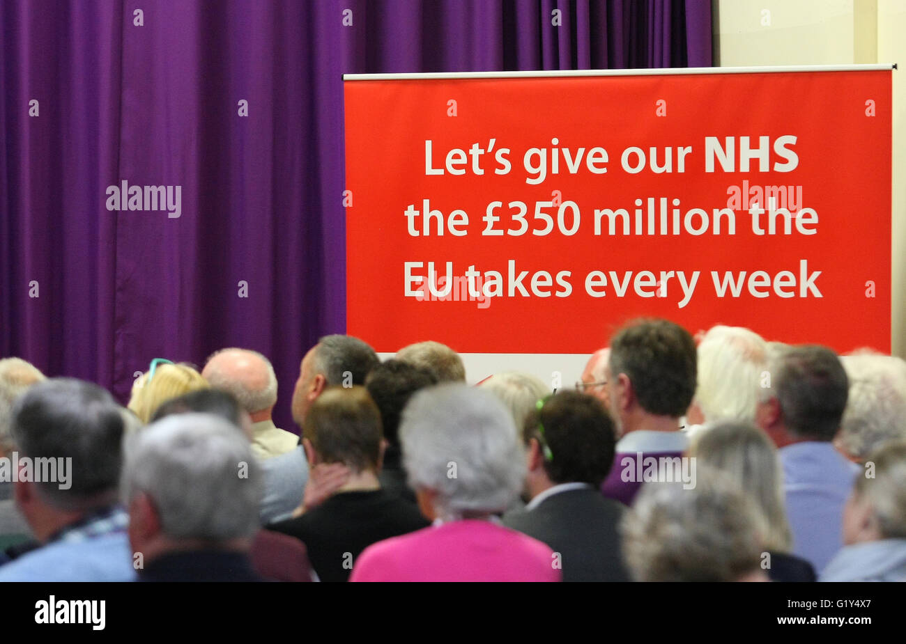 Newport, Isle of Wight, UK. 20th May, 2016. Crowds are delivered the message of giving £350 million to the NHS rather than the EU as they gather to hear Iain Duncan Smith MP and Andrew Turner MP speak at a Vote Leave rally at Christ the King College on the Isle of Wight Credit:  Darren Toogood/Alamy Live News Stock Photo