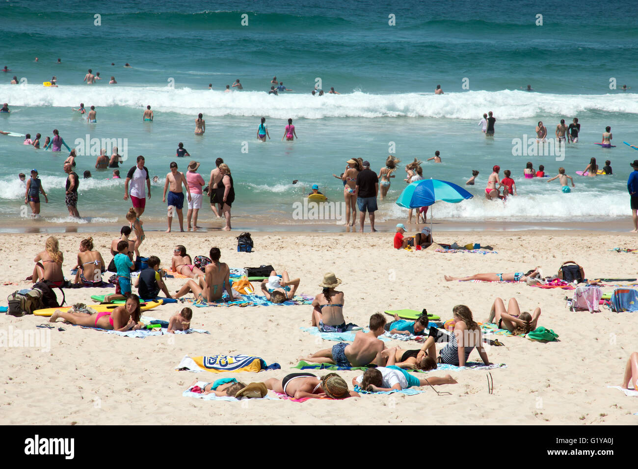 Diverse varer Nysgerrighed Ubetydelig People enjoying the beach and warm weather on the Gold Coast in Queensland  Australia Stock Photo - Alamy