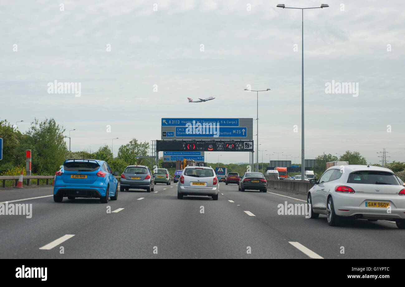 M25 Motorway Sign Traffic High Resolution Stock Photography and Images