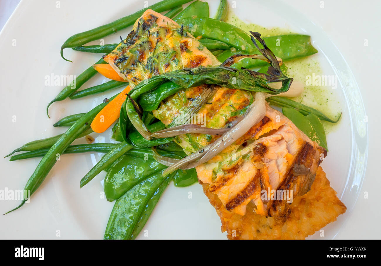 Grilled salmon with green beans, ramp, and snow peas Stock Photo Alamy