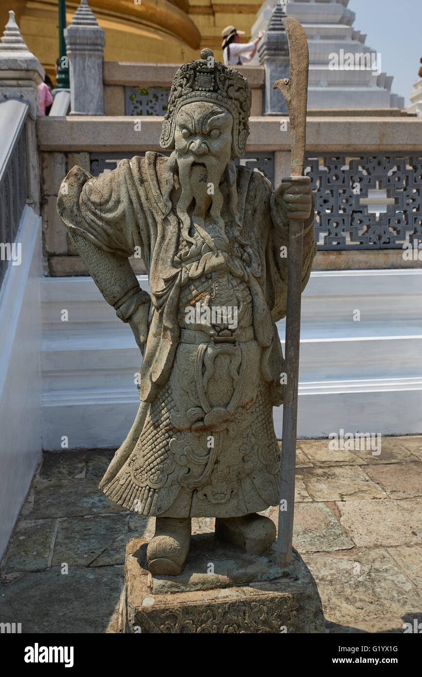 Stone statue at the Bangkok Grand Palace Stock Photo - Alamy