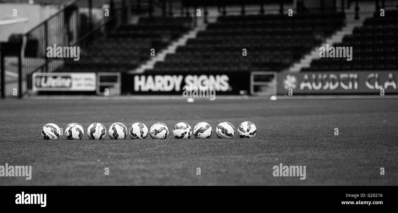 line of footballs Stock Photo - Alamy