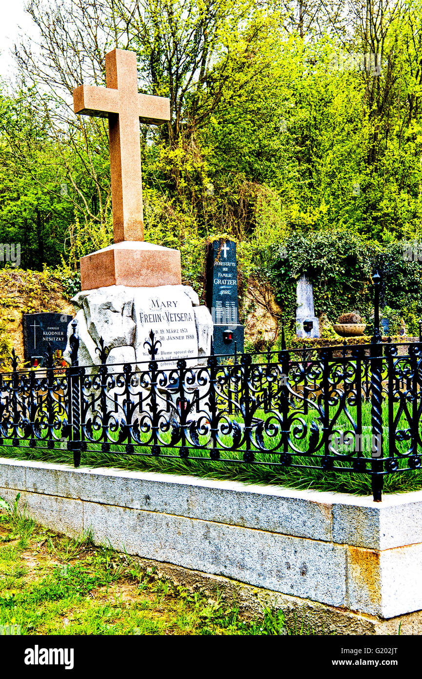 Grave of Mary Vetsera (1871 – 1898), mistress of Crown Prince Rudolph; Grab von mary Vetsera, Geliebte von Kronprinz Rudolph Stock Photo