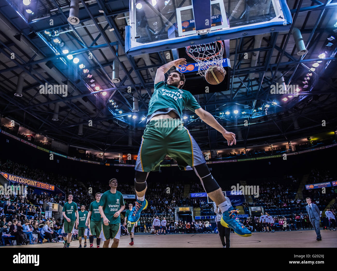 basketball player dunk Stock Photo Alamy