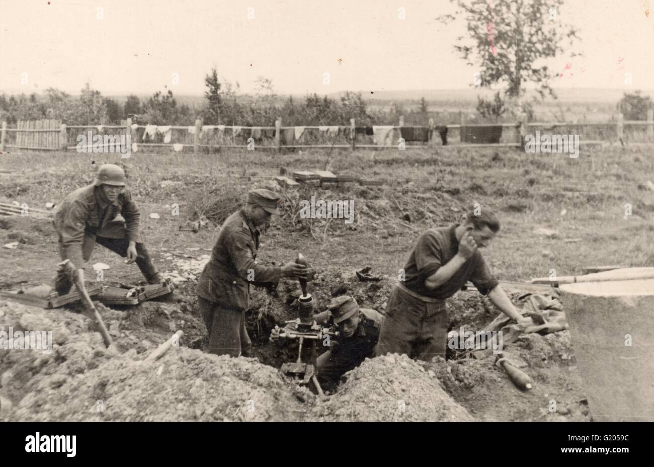 German Mountain Troops fire a Mortar on the Russian Front 1942 Stock Photo
