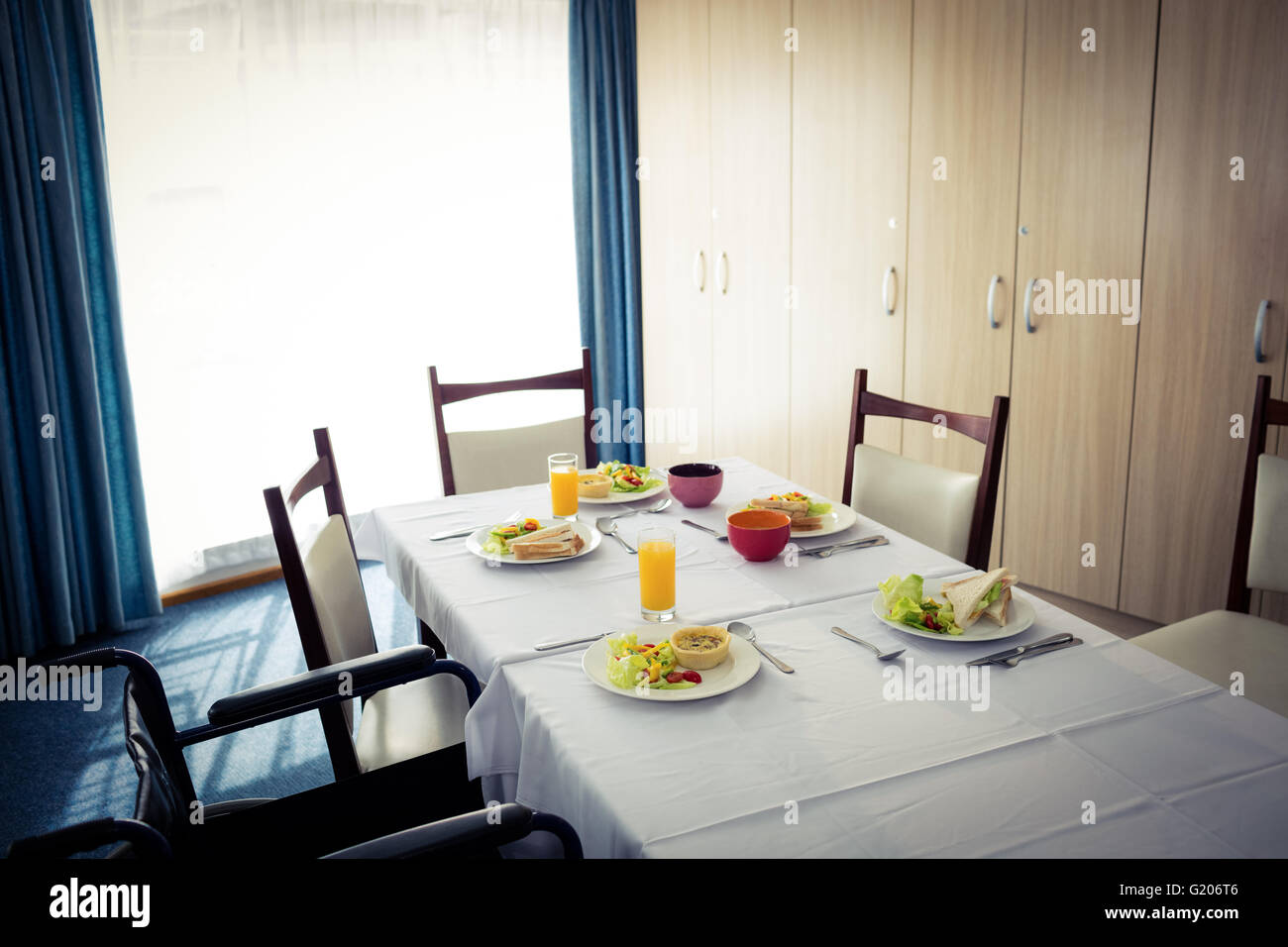 Dining table with no people Stock Photo - Alamy