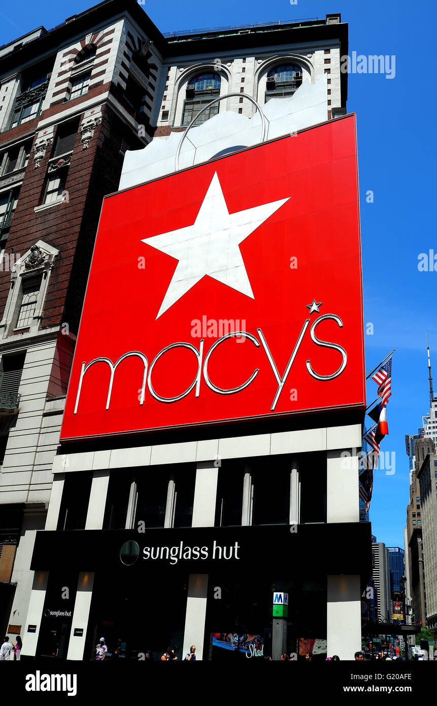 New York City: Macy's, the world's largest store, at the corner of