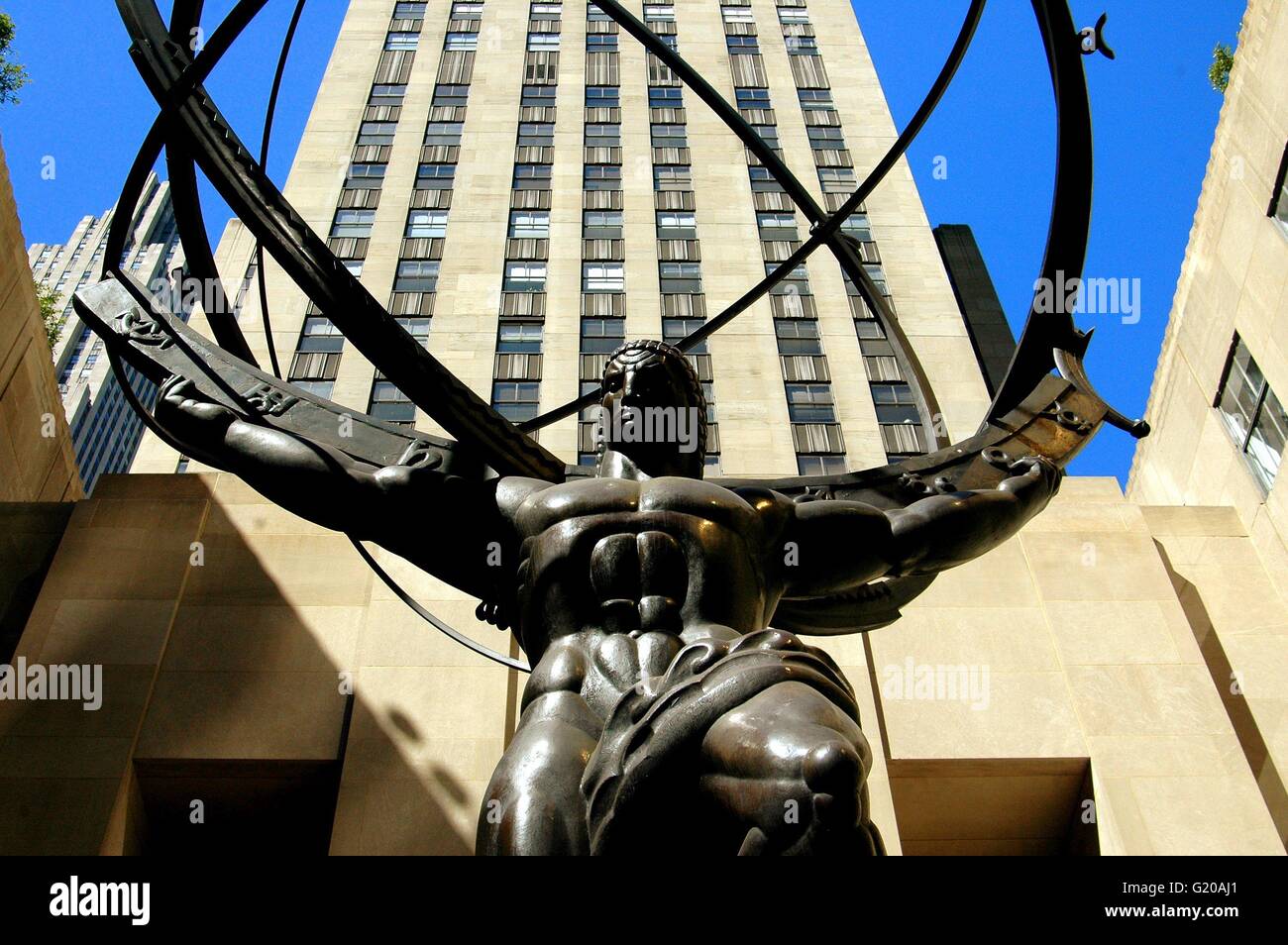 New York City : Atlas Holding the World sculpture at 50 Rockefeller ...