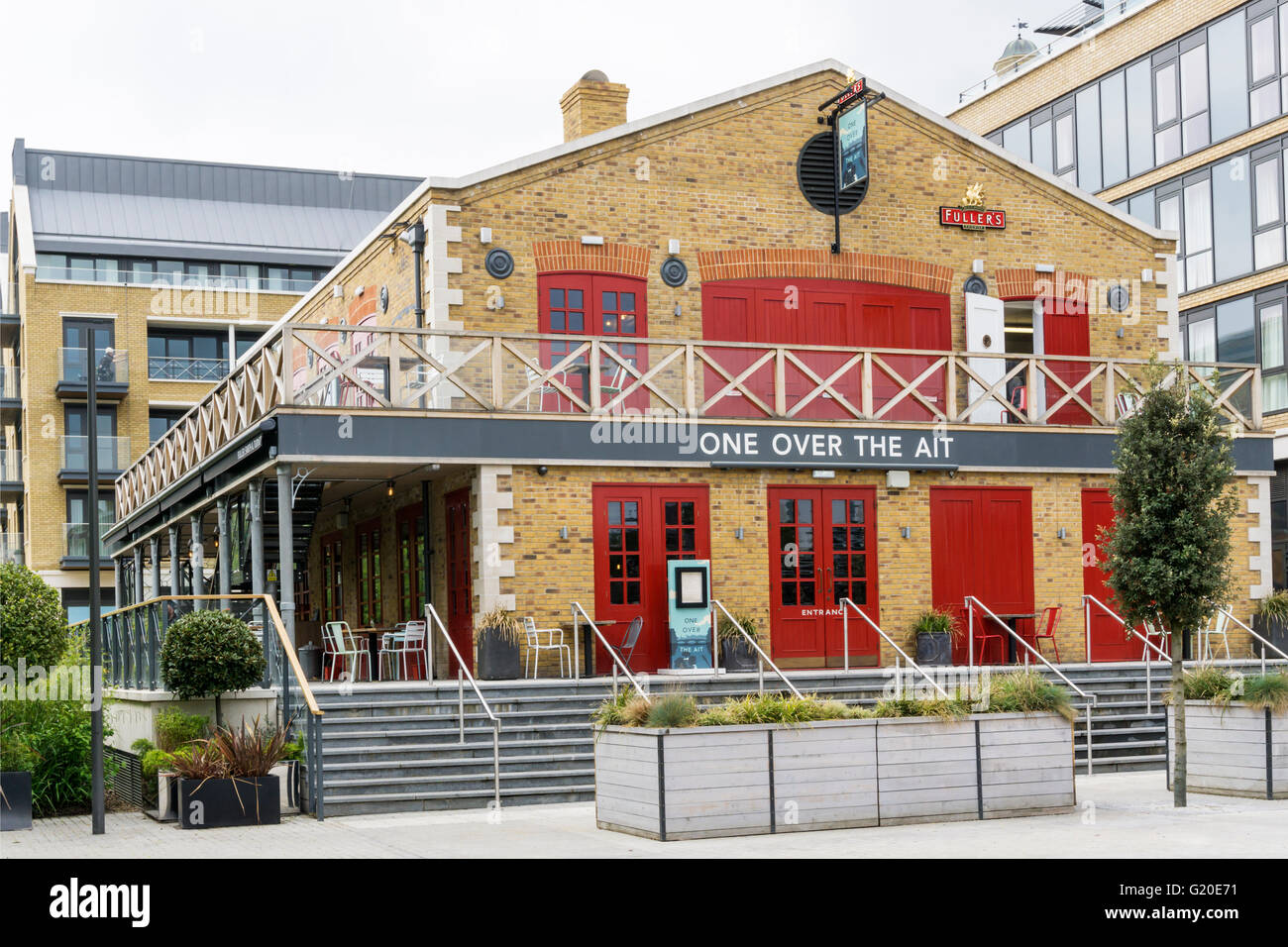 One Over The Ait Fullers' pub beside the Thames at Kew Bridge, London. Stock Photo