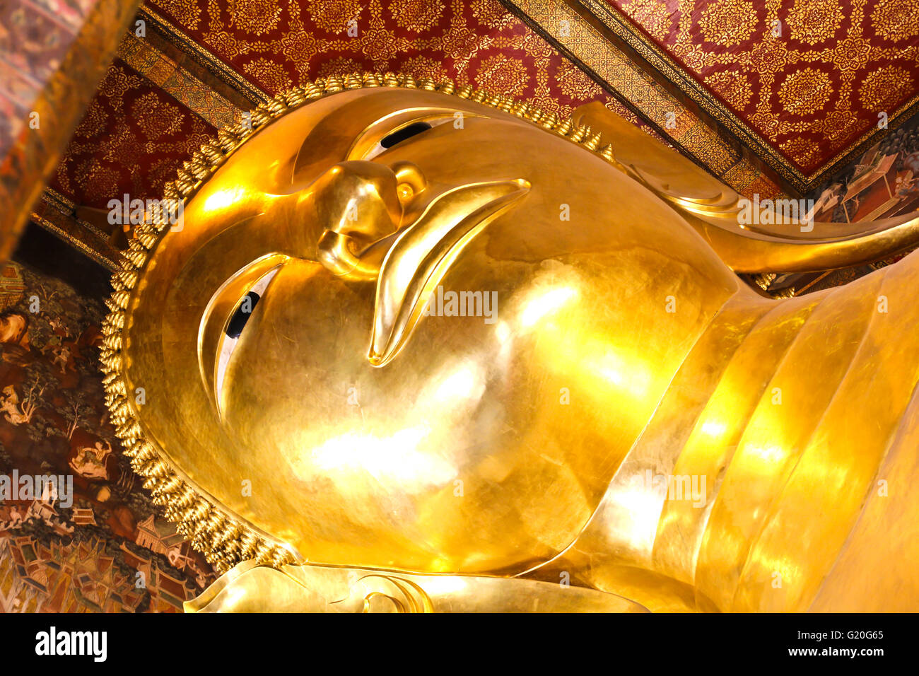 Reclining Buddha gold statue ,Wat Pho, Bangkok, Thailand Stock Photo ...