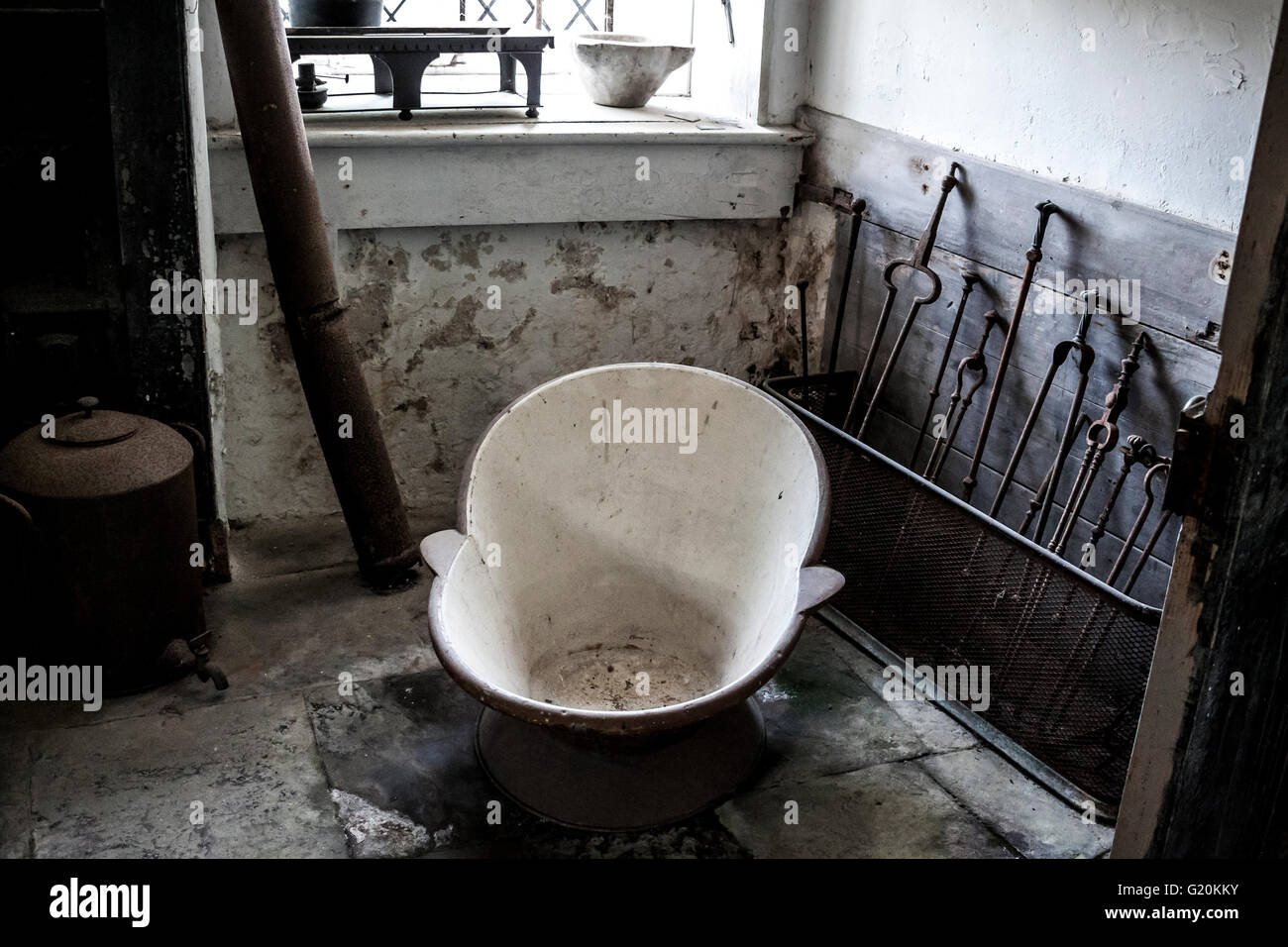 Victorian tin bath at Scotney castle Stock Photo