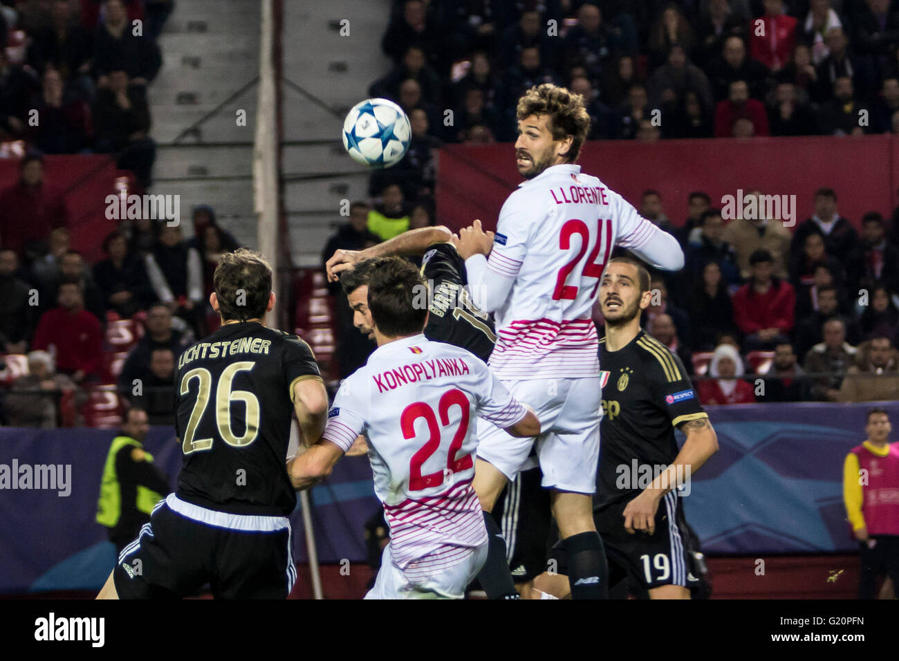 Fernando Llorente of Sevilla (R ) shoots during the UEFA Champions League Group D soccer match between Sevilla FC and Juventus at Estadio Ramon Sanchez Pizjuan in Sevilla, Spain, 8 December, 2015 Stock Photo