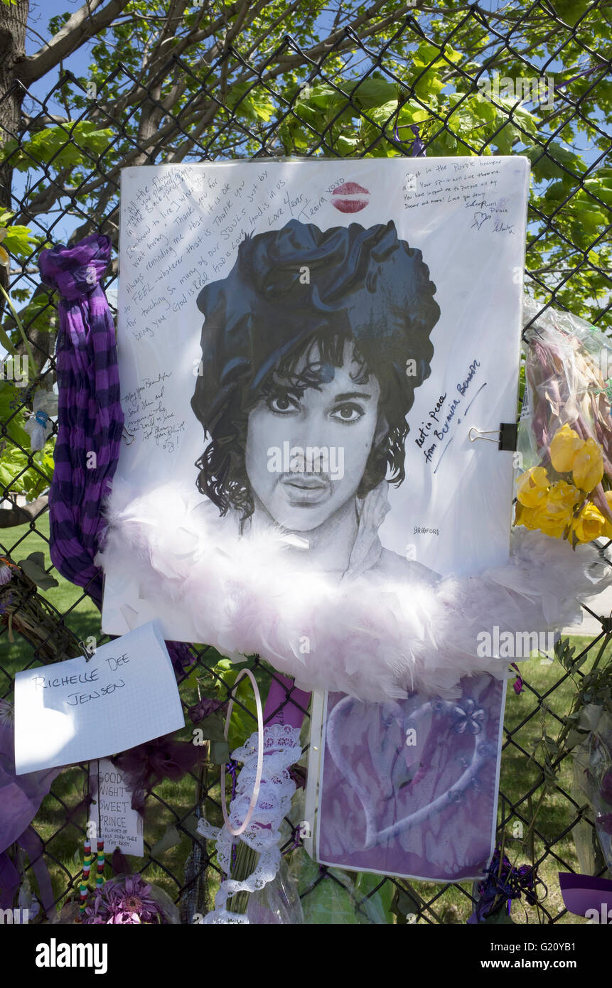 Artistic Bradford "Rest in Peace" portrait of Prince hung on memorial fence. Paisley Park Studios Chanhassen Minnesota MN USA Stock Photo
