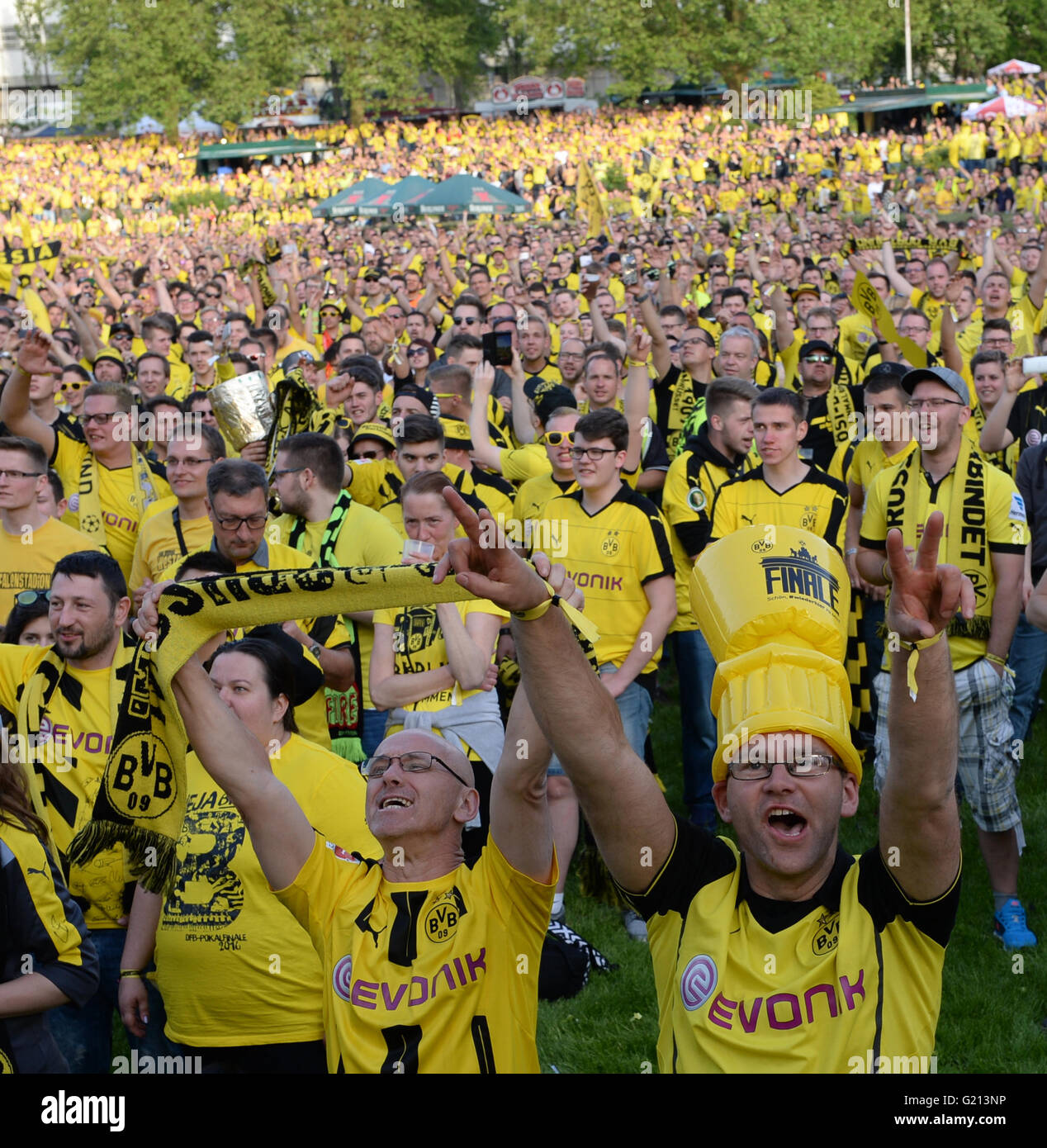 Dortmund supporters hi-res stock photography and images - Alamy
