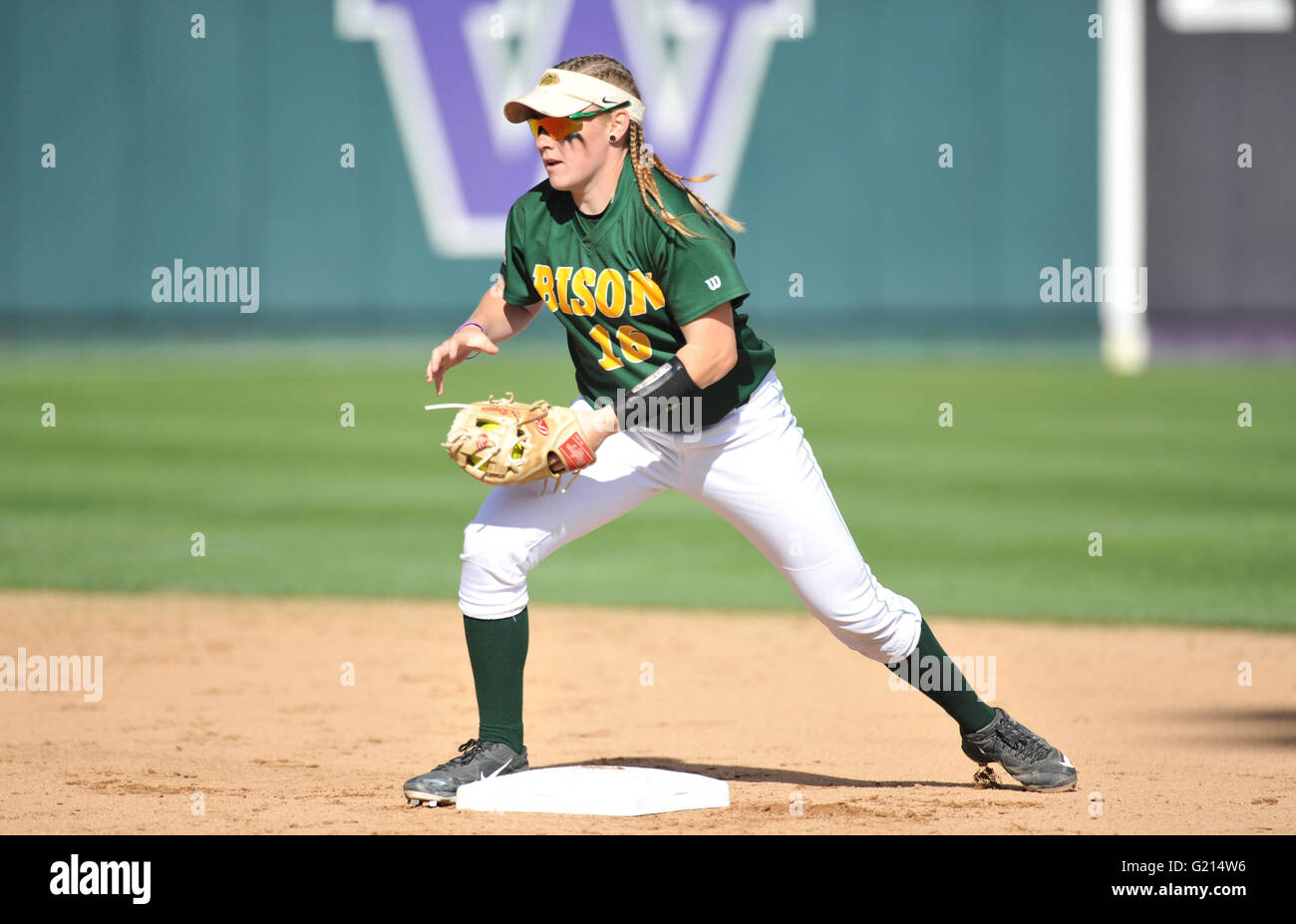 NDSU's Logan Moreland (16) makes a play from her short stop position in a game against the Minnesota Gophers. Minnesota won the NCAA 1st Round Regional game in Seattle 7-2. Jeff Halstead/CS Media © Jeff Halstead/Cal Sport Media Stock Photo