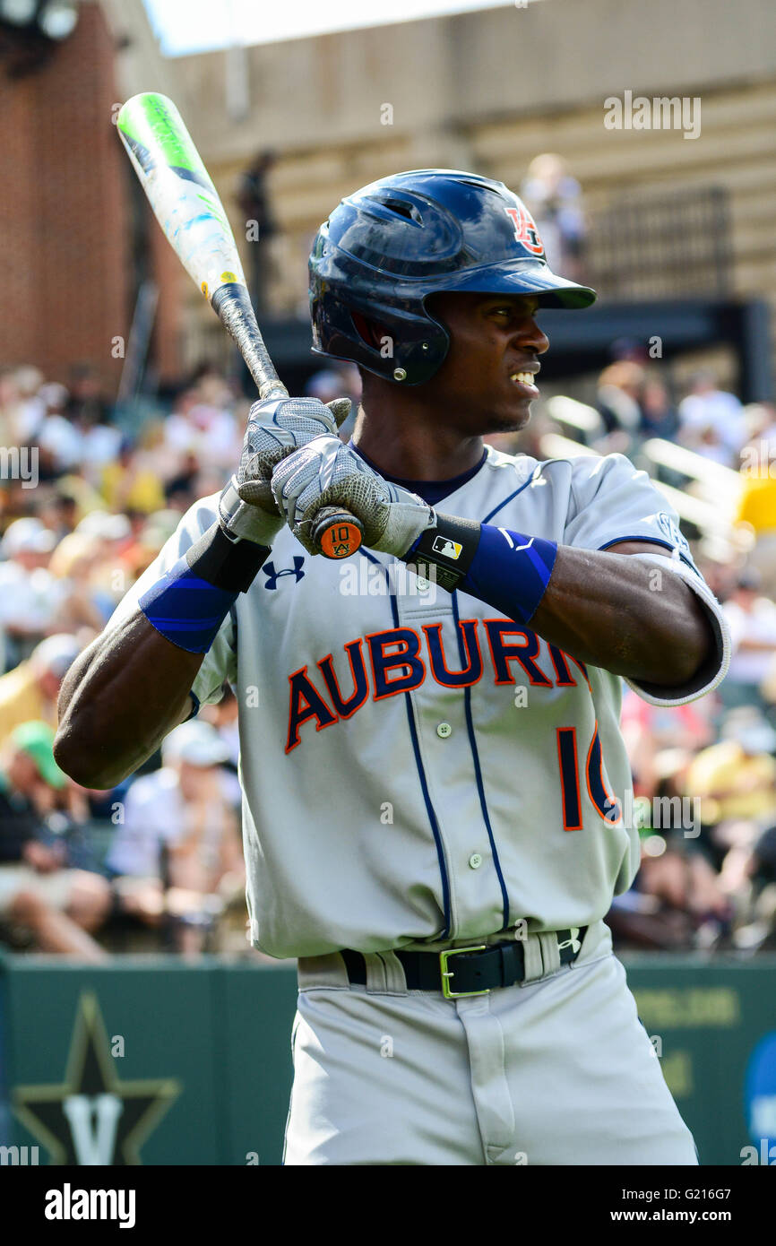 How Vanderbilt's Will Toffey found his bat in his backyard